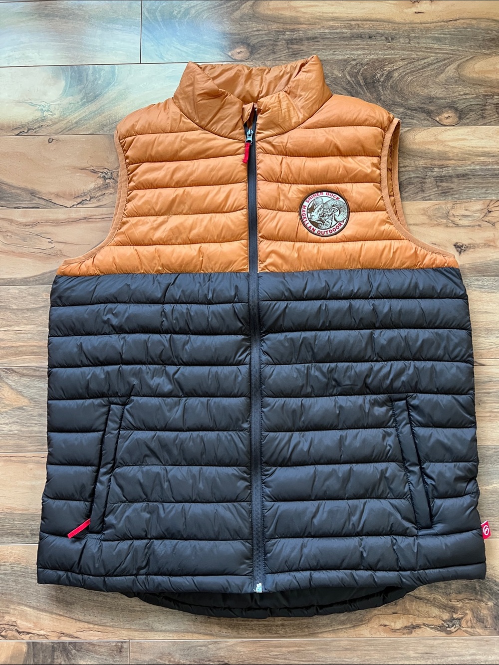 Magellan Outdoors Shiner Bock Puffer Vest XL Water Resistant Ram Patch